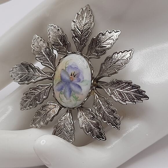 Vintage 1950s Hand Painted Porcelain Floral Brooch Silver Tone Leaf Frame 2" - Picture 6 of 10